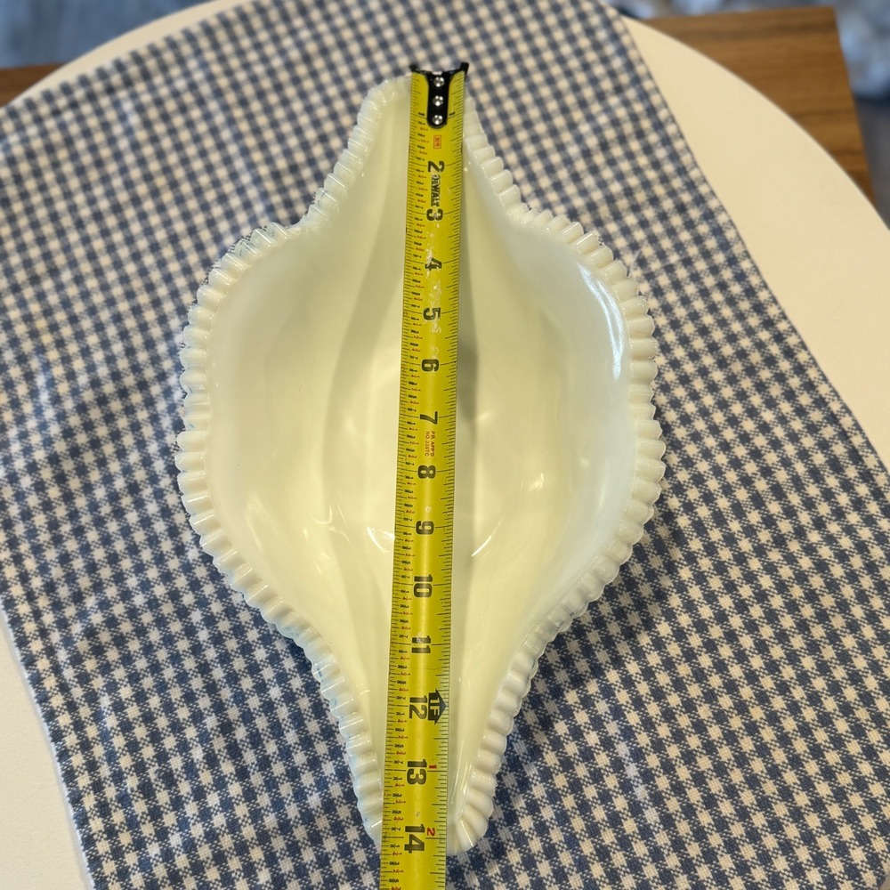 Vintage Westmoreland Milk Glass Hobnail Bowl with Ruffled Edge (Slight damage) - Picture 10 of 10